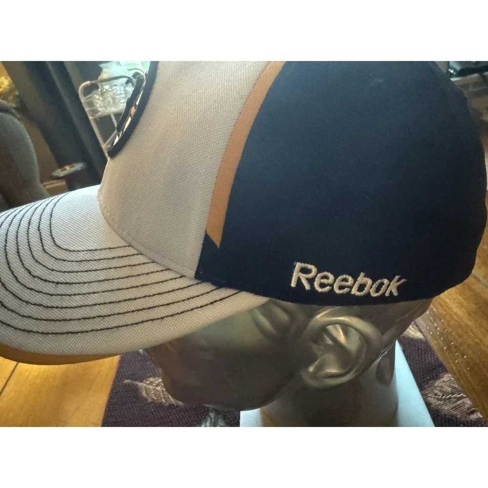 Reebok Center Ice Boston Bruins Hat S/M White Black Gold Flexfit Bear‎ Patch NHL